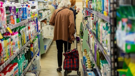 Ceny w sklepach pomału się stabilizują. Jednak kilka kategorii wciąż mocno drożeje