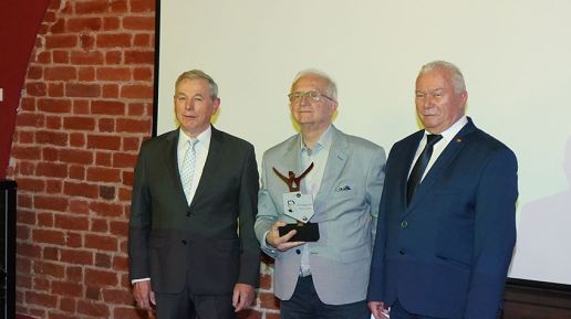 od prawej: Leszek Hądzlik – prezydent PFHBiPM, prof. Zygmunt Zander oraz Tadeusz Proczek Prezes OSM w Grodzisku Mazowieckim oraz Prezes KSM
